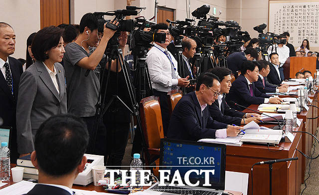 조국 청문회장 찾은 나경원 자유한국당 원내대표(왼쪽)
