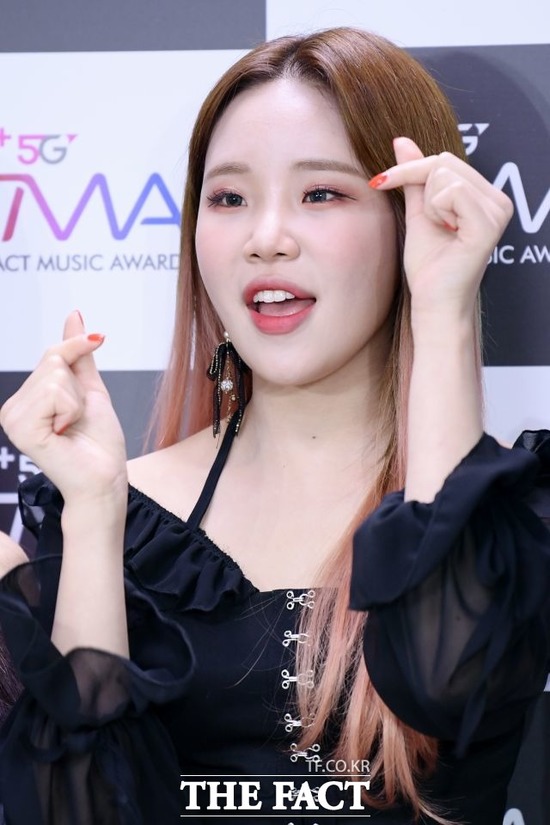 한 온라인 커뮤니티를 중심으로 주이의 열애설이 불거지자 소속사가 이를 부인했다. 사진은 U⁺5G 더팩트 뮤직 어워즈 참석 당시 모습. /이선화 기자