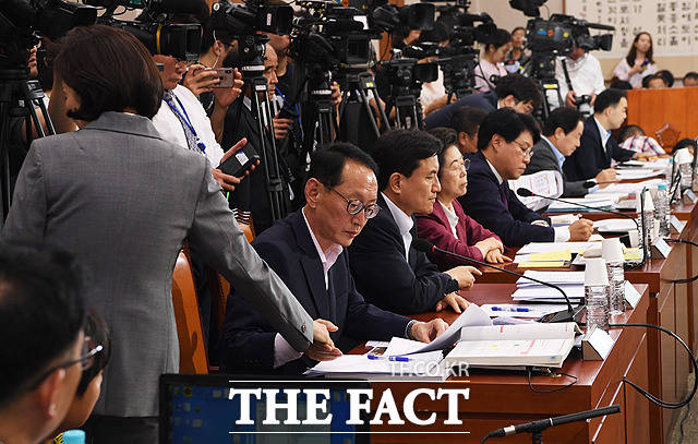 6일 조국 법무부 장관 후보자 청문회가 이어지고 있는 가운데 한국당이 핵심을 찌르지 못하고 있다는 평가가 나오고 있다. /국회=배정한 기자