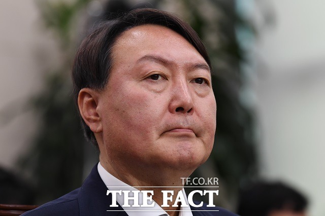 수사 개입 여부에 대한 이해 충돌로 청와대와 검찰 사이에 전운이 감돈다. 사진은 윤석열 검찰총장. /남윤호 기자