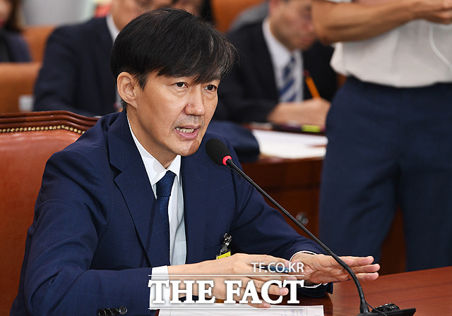 2일 국회에서 열린 기자간담회 때까지만 해도 다소 여유롭고 차분한 모습을 보였던 조 후보자는 6일 인사청문회에서 조금 긴장한 모습을 보였다. /배정한 기자