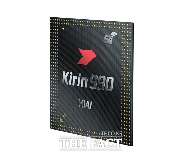 화웨이가 6일 IFA 2019에서 세계 최초 5G SoC 5G 기린 990과 플래그십 스마트폰 화웨이 P30 프로, 무선 이어폰 화웨이 프리버드 3를 공개했다. /화웨이 제공