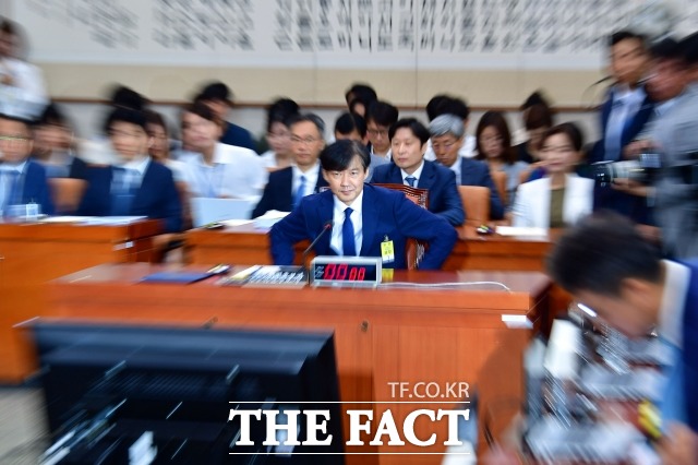 조국 법무부 장관 후보자 인사청문회를 진행을 놓고 여당 의원들은 여상규 위원장을 비판하고 나섰다. /배정한 기자