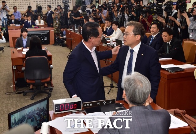 6일 조국 법무부 장관 후보자 인사청문회가 열린 가운데 여야 의원들은 그 어느 때보다도 격하게 충돌했다. /국회=배정한 기자