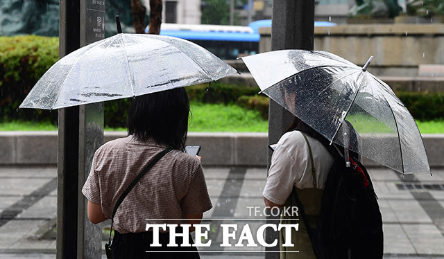 10일은 가을 장마전선으로 불리는 정체전선의 영향으로 비가 계속될 전망이다. /더팩트 DB