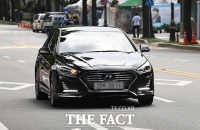 [TF포토] '청와대 향하는 조국 법무부 장관 차량'