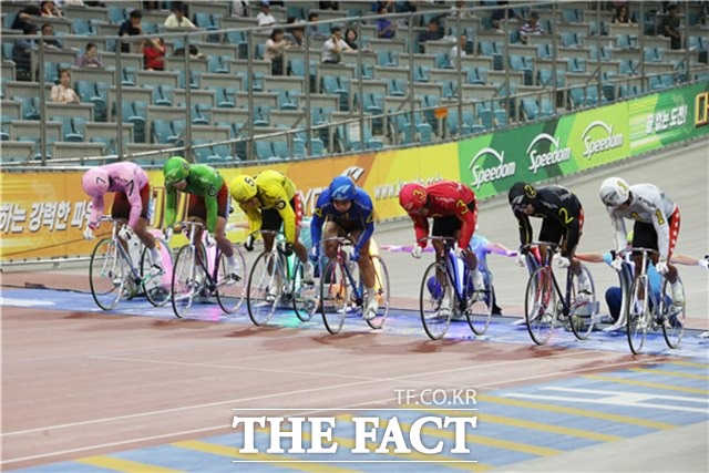 사업건전화를 위해 전자카드 발매를 확대하는 경륜 출발 장면./경륜경정총괄본부 제공