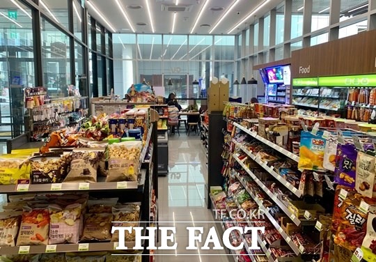 휴무를 결정한 점주들은 추석 당일 근무할 아르바이트생을 구하는 것이 어렵다거나 차례를 드리기 위해 휴무를 결정한 것으로 확인됐다. /이민주 기자