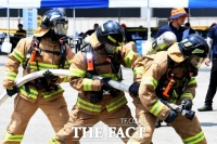  김포 부직포 공장 화재...소방당국 '대응 1단계' 발령