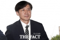  조국 장관, 고 김홍영 검사 묘소 참배 '선발·승진·교육 재검토'