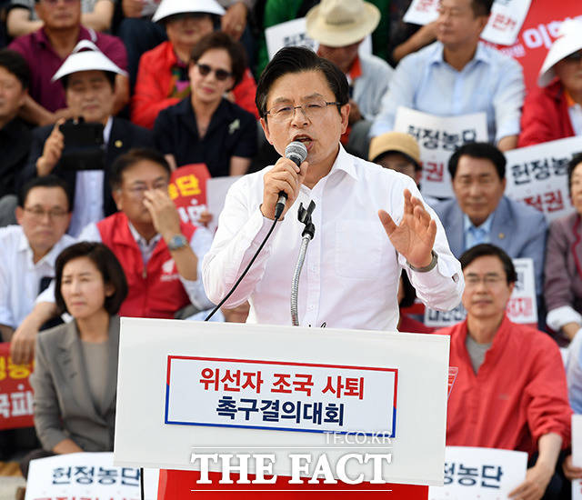 황교안 자유한국당 대표가 15일 오후 서울 여의도 국회에서 열린 추석 민심 국민보고대회에 참석해 발언을 하고 있다. /국회=임영무 기자