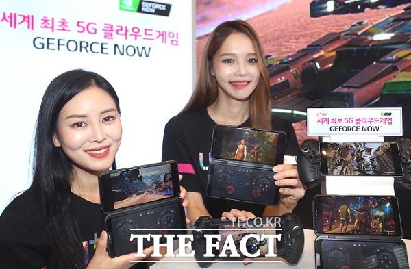 지포스나우를 이용하면 스마트폰과 PC는 화면 출력과 입력만 지원하고, 게임에 필요한 컴퓨팅 처리는 클라우드 서버에서 모두 이뤄지기 때문에 5G스마트폰은 물론 저사양의 PC나 노트북에서도 고사양의 게임을 단 몇 초만에 스트리밍해 구현할 수 있다.