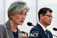  강경화 ''김정은, 트럼프 평양 초청 친서' 미국 측이 상세 설명'