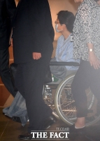 [TF포토] 수술 위해 병원 입원하는 박근혜 전 대통령