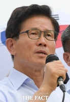 [TF포토] '삭발 전 눈물 글썽이는 김문수 전 지사'