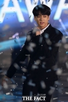  '정국 열애설' 상대 A씨 '연인 관계 아냐, 친한 친구일 뿐'