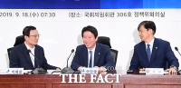 [TF포토] 이해찬-이인영-조국, '화기애애한 첫 당정협의'