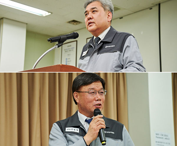 송승기 쌍용자동차 생산본부장(위)과 민병두 쌍용자동차 창원공장담당 상무가 창원공장에 대해 설명하고 있다. /쌍용자동차 제공