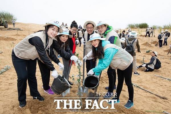 대한항공이 18일부터 20일까지 3일 동안 중국 네이멍구 쿠부치 사막 조림지 대한항공 생태원에서 나무심기 봉사활동을 진행한다. /대한항공 제공