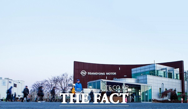 쌍용차 노사가 위기 극복을 위해 복지를 대폭 줄이는 내용을 골자로 한 경영정상화 방안에 합의하고, 노사공동 제조품질개선 TFT를 구성해 운영한다고 20일 밝혔다. /쌍용차 제공