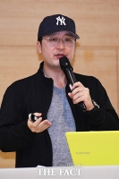 [TF포토] '더팩트 실무능력개발센터'에서 강연하는 윤승민 감독