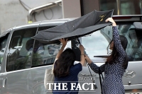  '물폭탄' 태풍 타파 북상…제주 항공편 전부 결항