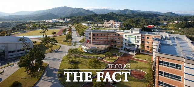 검찰이 정경심 동양대학교 교수에 대한 구속영장을 청구할지 이목이 쏠린 가운데, 정 교수가 압수수색 직전 자신의 사무실 컴퓨터를 반출한 정황이 주요하게 작용할 것으로 보인다. 사진은 동양대 전경. /더팩트DB