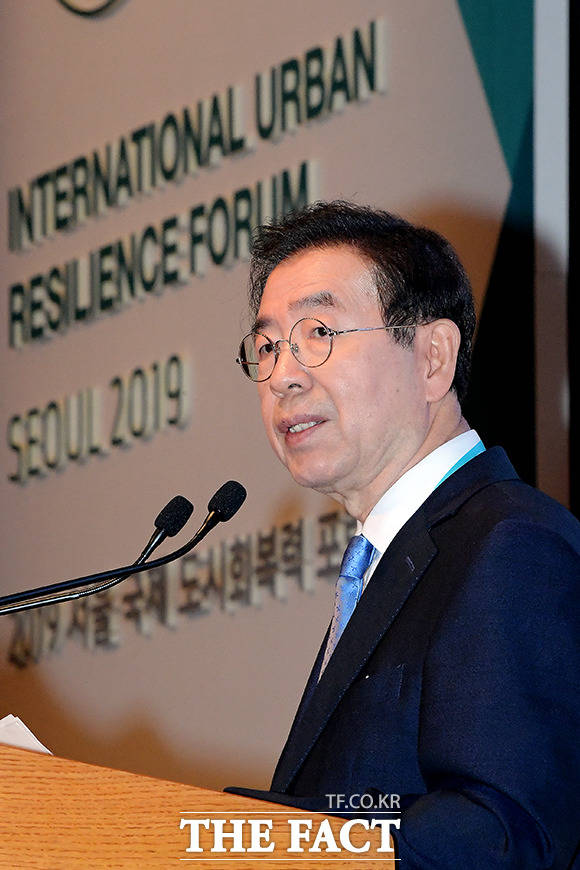 박원순 서울시장이 23일 오전 서울 중구 롯데호텔 서울에서 열린 2019 서울 국제 도시회복력 포럼에 참석해 개회사를 하고 있다. /이선화 기자
