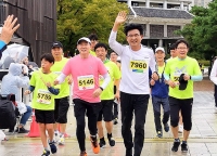 [TF포토] 제6회 한성백제마라톤대회 참석한 박성수 송파구청장