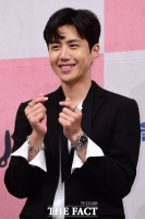  김선호, 드라마에 연극까지 '열일' 행보