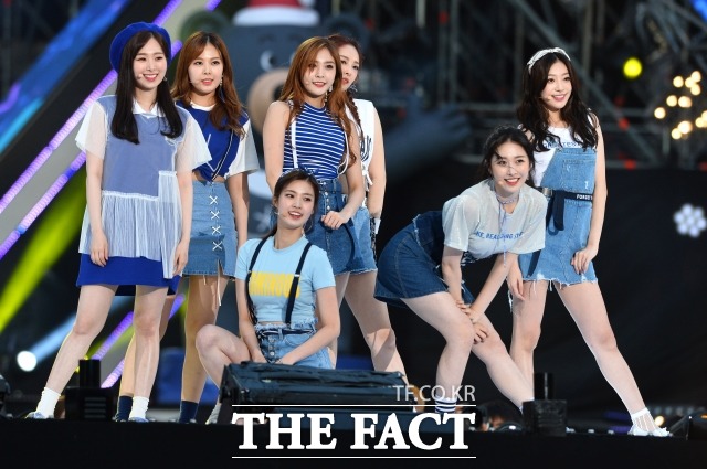 그룹 소나무 나현, 수민이 소속사 TS엔터테인먼트와 법적 분쟁 중이다. /더팩트DB