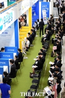  '채용 늘려라' 압박에 시중은행 한숨…대규모 퇴직 이어지나