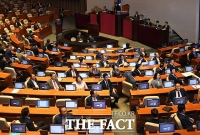 [TF포토] 조국 장관에 등 돌린 자유한국당