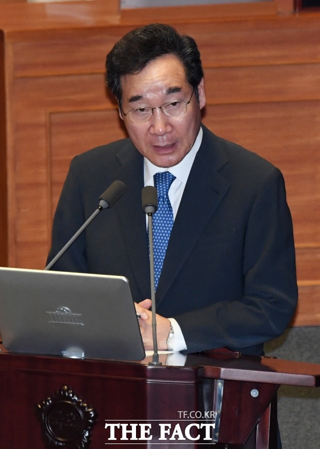 이낙연 국무총리가 27일 서해 북방한계선 인근에 위치한 함박도에 대해 한국 땅이 아니라고 말했다. 26일 대정부 질문에 참석해 답변 하던 이 총리. /국회=배정한 기자