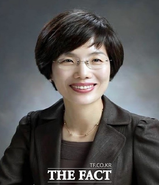 문재인 대통령은 1일 국가공무원인재개발원 원장에 박춘란(사진) 전 교육부 차관을 임명했다고 청와대는 밝혔다. /청와대 제공