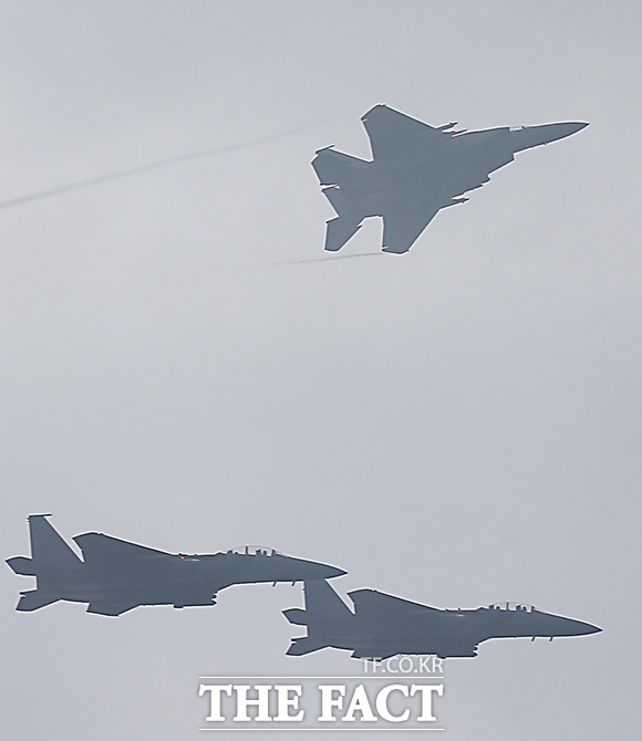편대비행 하는 F15K 전투기