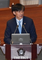  조국 '국민들, 저를 꾸짖으면서도 서초동서 촛불 들어'