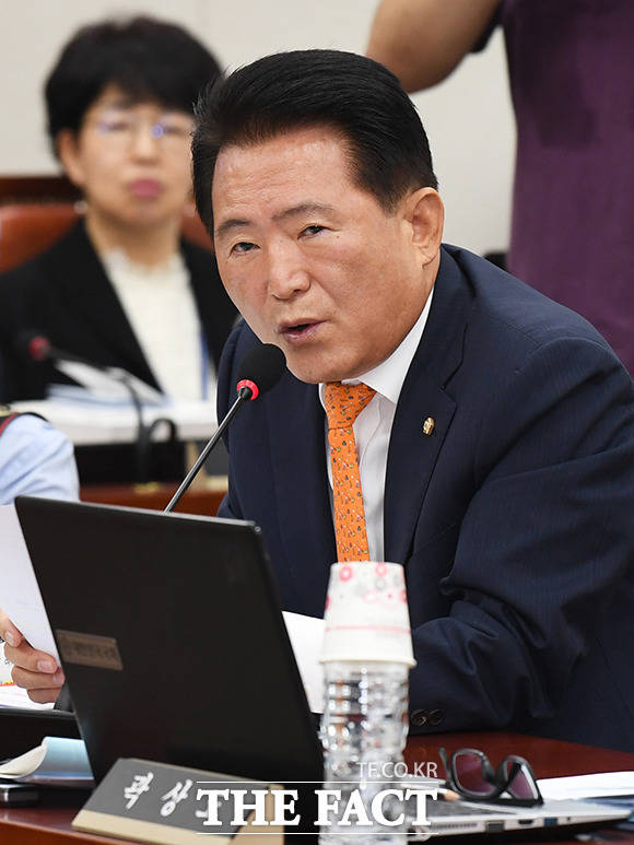 의사진행 발언하는 김한표 자유한국당 의원