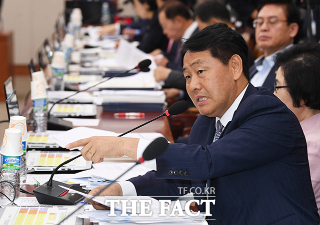질의하는 김관영 바른미래당 의원
