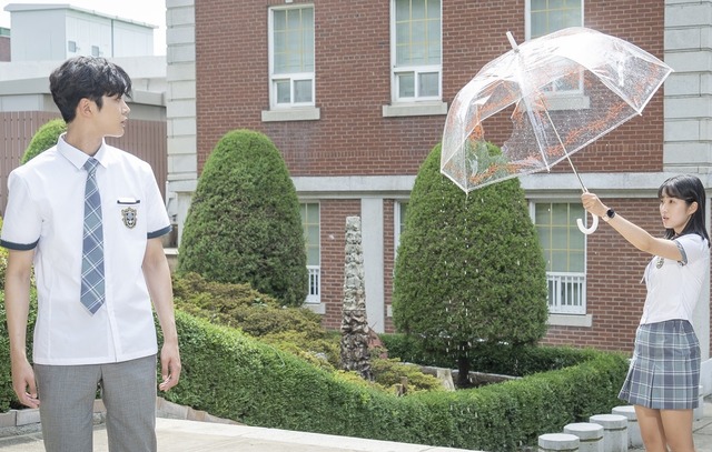 배우 김혜윤, 로운이 MBC 어쩌다 발견한 하루에서 호흡을 맞춘다. /MBC 제공