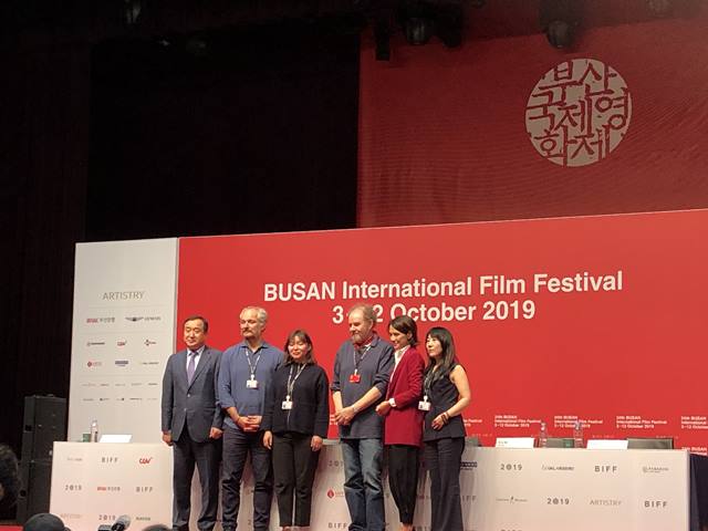 제24회 부산국제영화제 뉴커런츠 기자간담회에 참석한 전양준 집행위원장, 카를 오크, 사말 예슬라모바, 마이크 피기스, 리신제, 서영주 대표. /부산=박슬기 기자