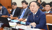 [TF포토] '법인세 인하 계획 없다' 밝히는 홍남기 부총리