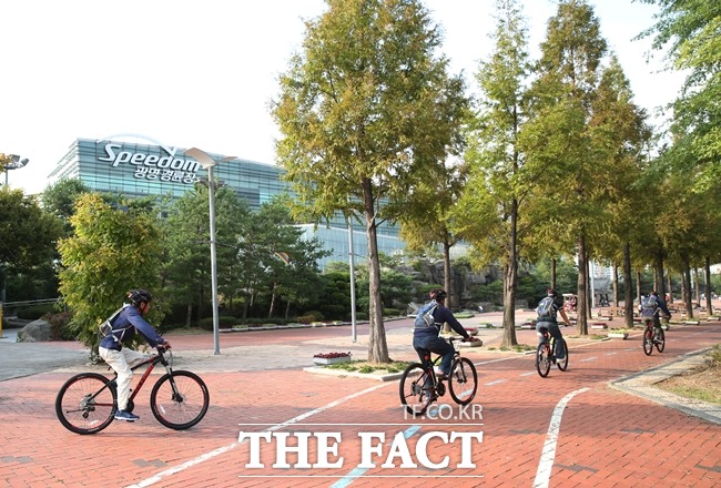 경륜경정총괄본부가 지난 5일 도박중독 치유가 필요한 고객들을 대상으로 한 치유 프로그램 희망길벗 힐링 자전거교실을 개최했다. /경륜경정총괄본부 제공