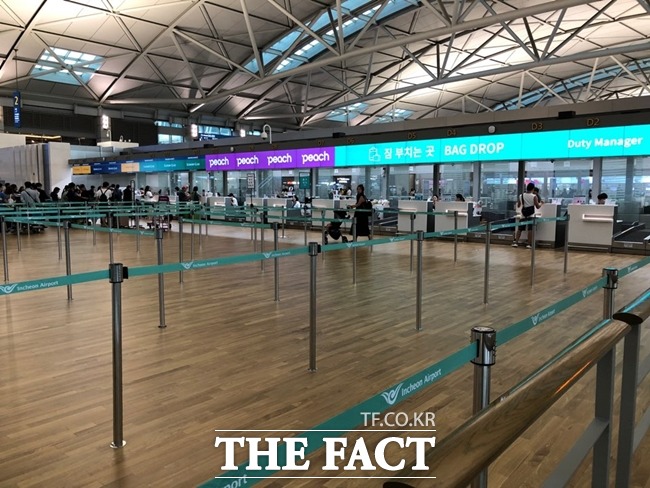 한국인 관광객이 최근 4년간 일본에서 18조 원을 쓴 것으로 집계됐다. 반면 일본인 관광객은 같은 기간 한국에서 6조 원을 소비하며 적자금액이 약 12조 원에 달했다. 그러나 일본여행 보이콧 여파로 일본을 찾는 관광객 수가 줄어들며 이러한 불균형은 다소 누그러질 것으로 보인다. /신지훈 기자