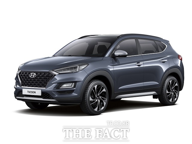 현대자동차는 10일 가솔린 모델의 엔트리 트림을 신설하는 등 고객 선호 사양을 확대 적용한 2020년형 준중형 SUV 투싼을 출시했다고 밝혔다. /현대자동차 제공