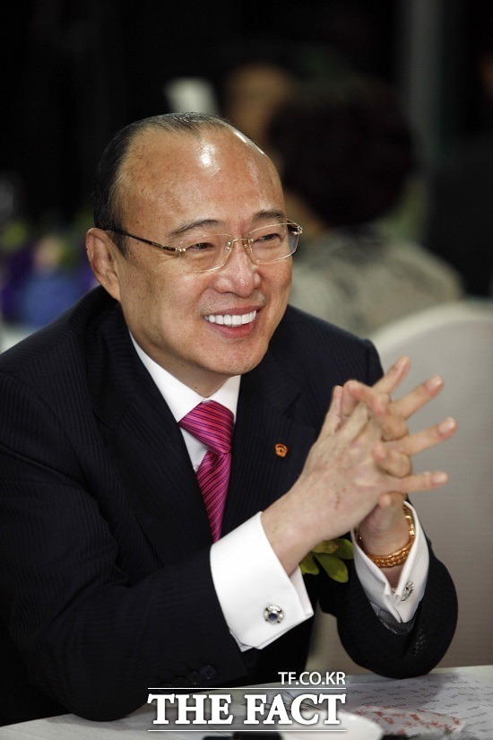 김승연 한화그룹 회장이 10일 그룹 창립 67주년 창립기념사를 통해 그룹 사회공헌 철학인 함께 멀리 정신이 담고 있는 동반성장의 의미를 강조했다. /더팩트 DB