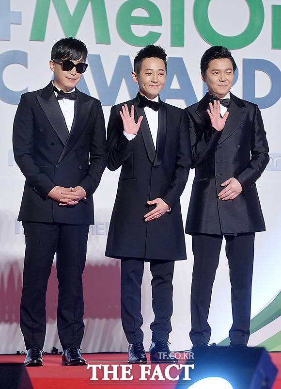 엠씨더맥스가 가온차트가 집계한 1~9월 종합 음원 차트에서 넘쳐흘러로 1위에 올랐다. /더팩트 DB