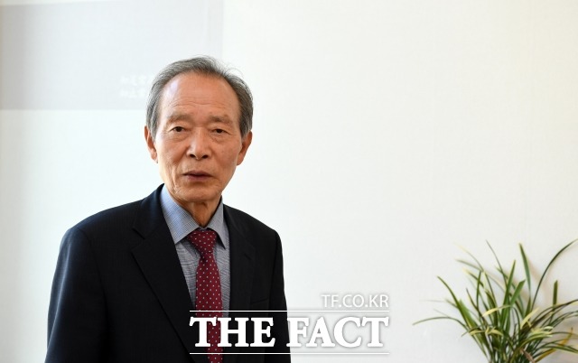 두 달 넘게 대한민국을 뒤흔들고 있는 조국 사태는 진보 정권이라 불리는 문재인 정권이 제대로 된 진보의 길을 가고 있는 것인가란 물음표를 던지고 있다. <더팩트>가 지난 8~9일 민주화 운동의 대부인 장기표 신문명정책연구원 원장을 만나 진보와 문재인 정권의 행보에 대한 다양한 이야기를 나눴다. /갈월동=임세준 기자