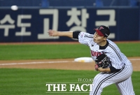 [TF포토] 임찬규, '오늘도 승리한다!'