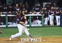 [TF포토] 키움 샌즈, '역전 안타!'